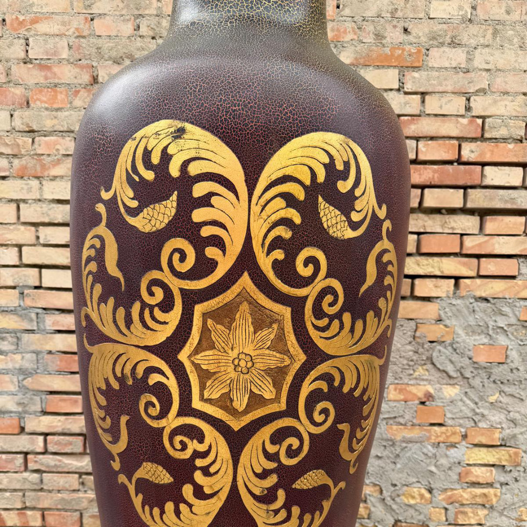 Imponente vaso effetto antico con rivestimento scenografico - immagine 3