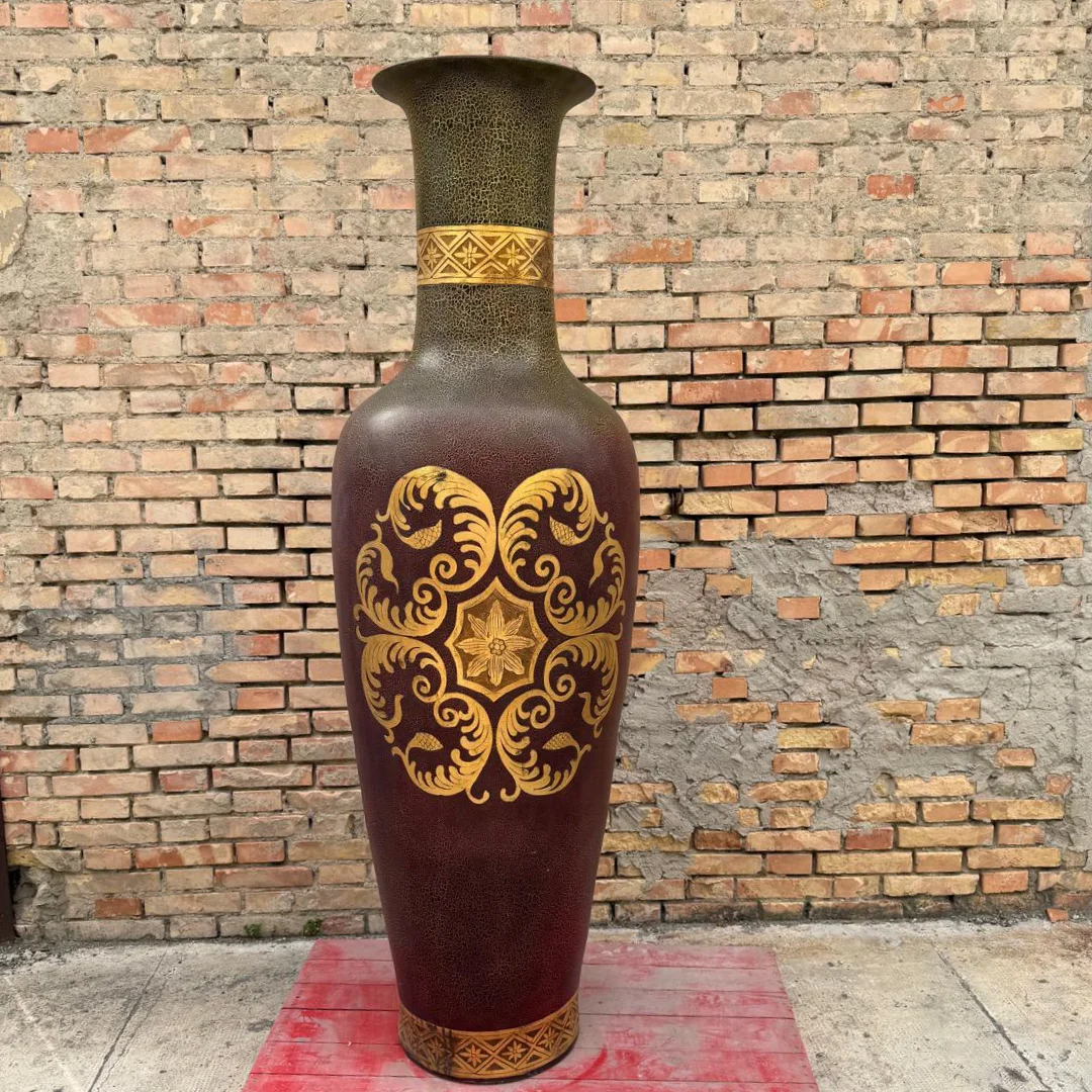 Imponente vaso effetto antico con rivestimento scenografico - immagine 2