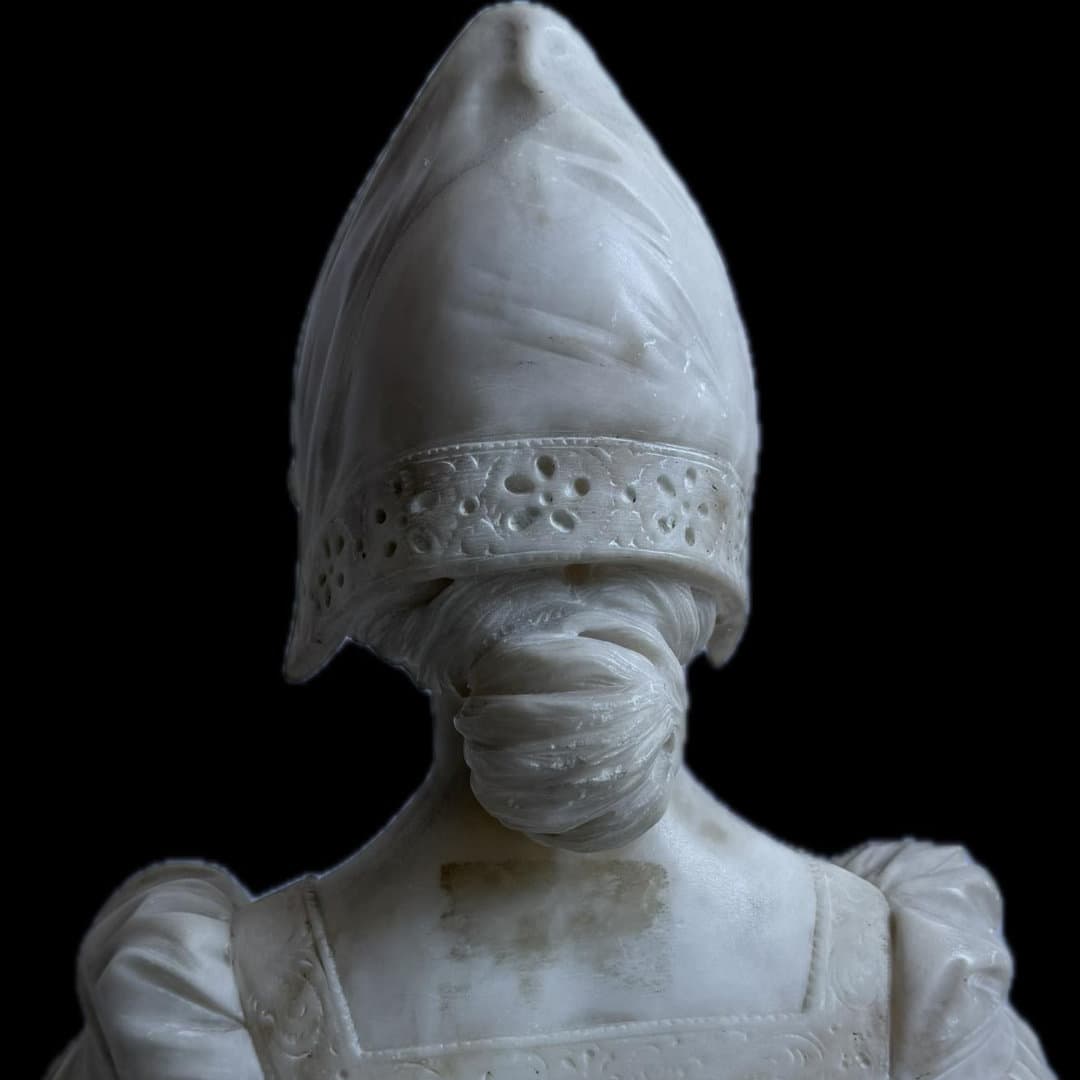 Busto in marmo scolpito figura donna parziale. - immagine 6